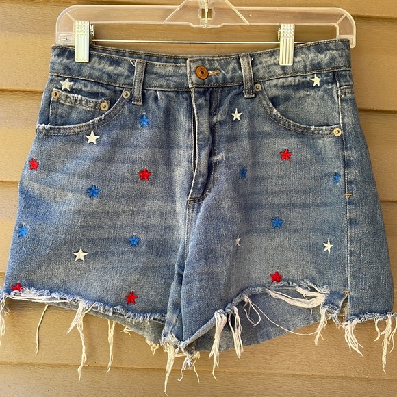 No Boundries Sz 5 Cut Off Denim High Shorts Red Blue Embroidered Stars Patriotic - Picture 2 of 5